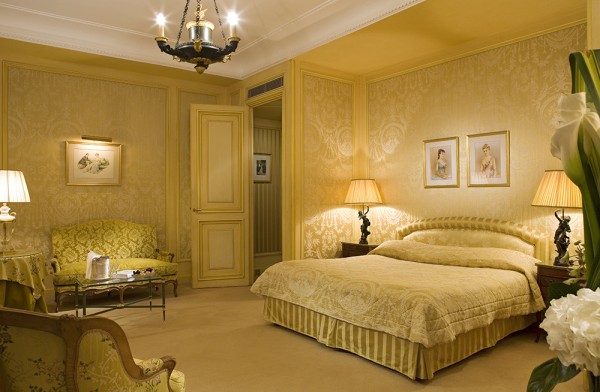 Romantic Package: Breakfast, Champagne and Flowers for a special moment!